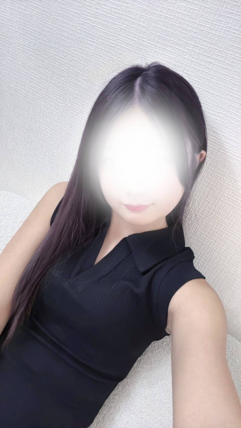 新人りさ